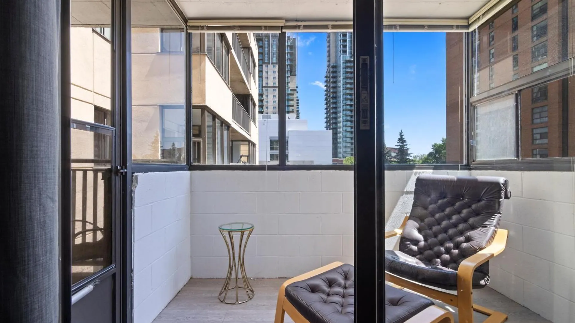 Modern 2 Bedroom Next To Stampede, 17Th W Parking Calgary 0*,  Kanada