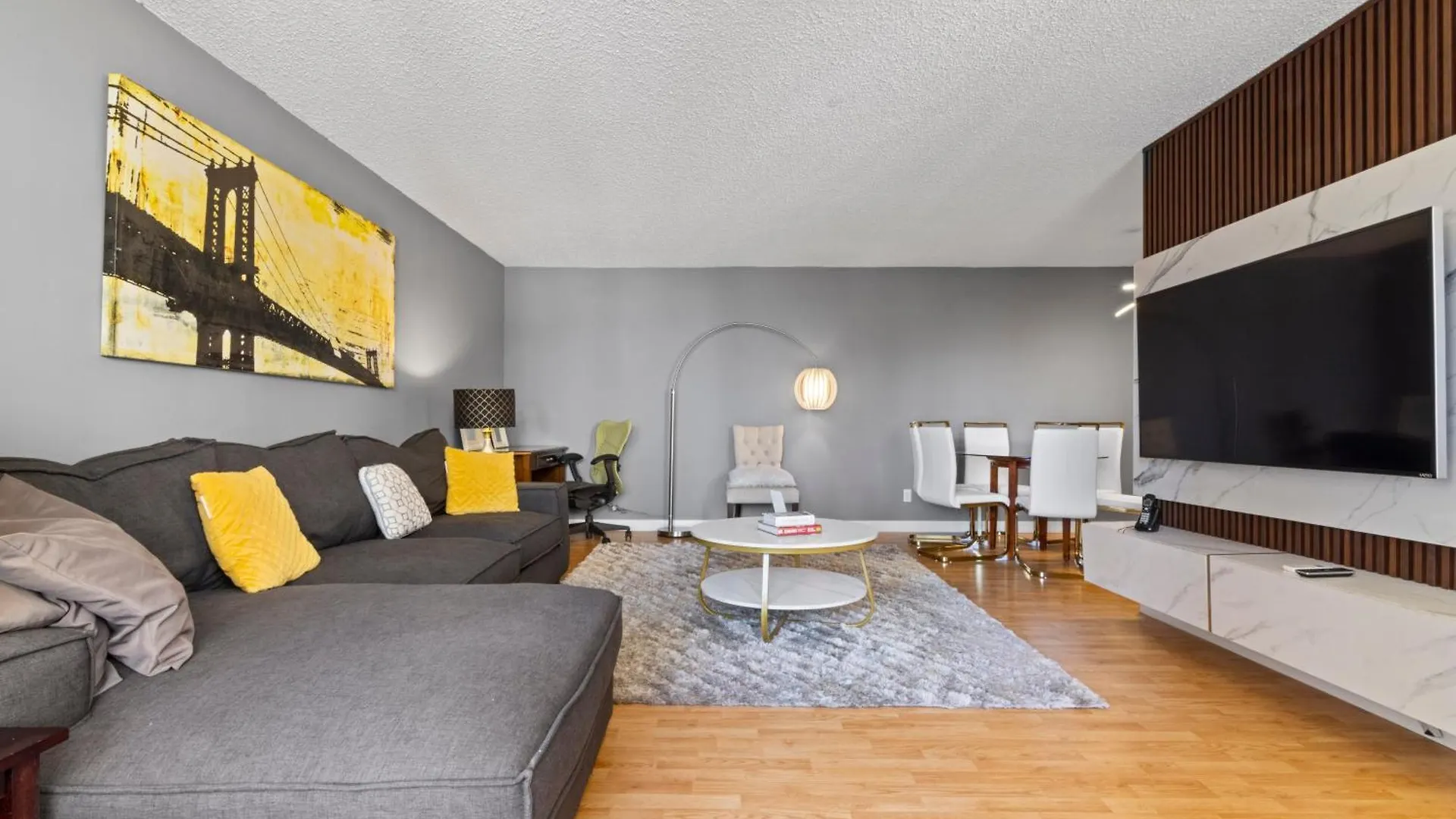 Modern 2 Bedroom Next To Stampede, 17Th W Parking Calgary Apartament