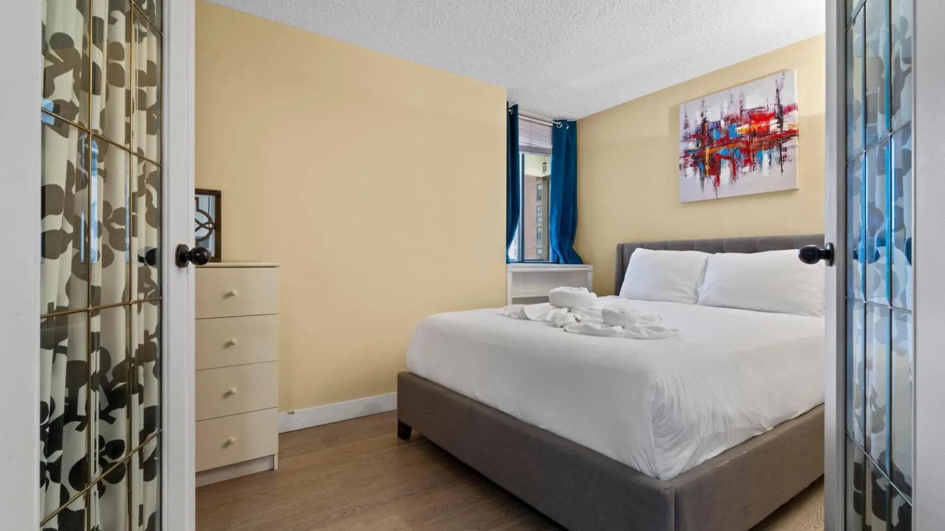 Modern 2 Bedroom Next To Stampede, 17Th W Parking Calgary Apartament
