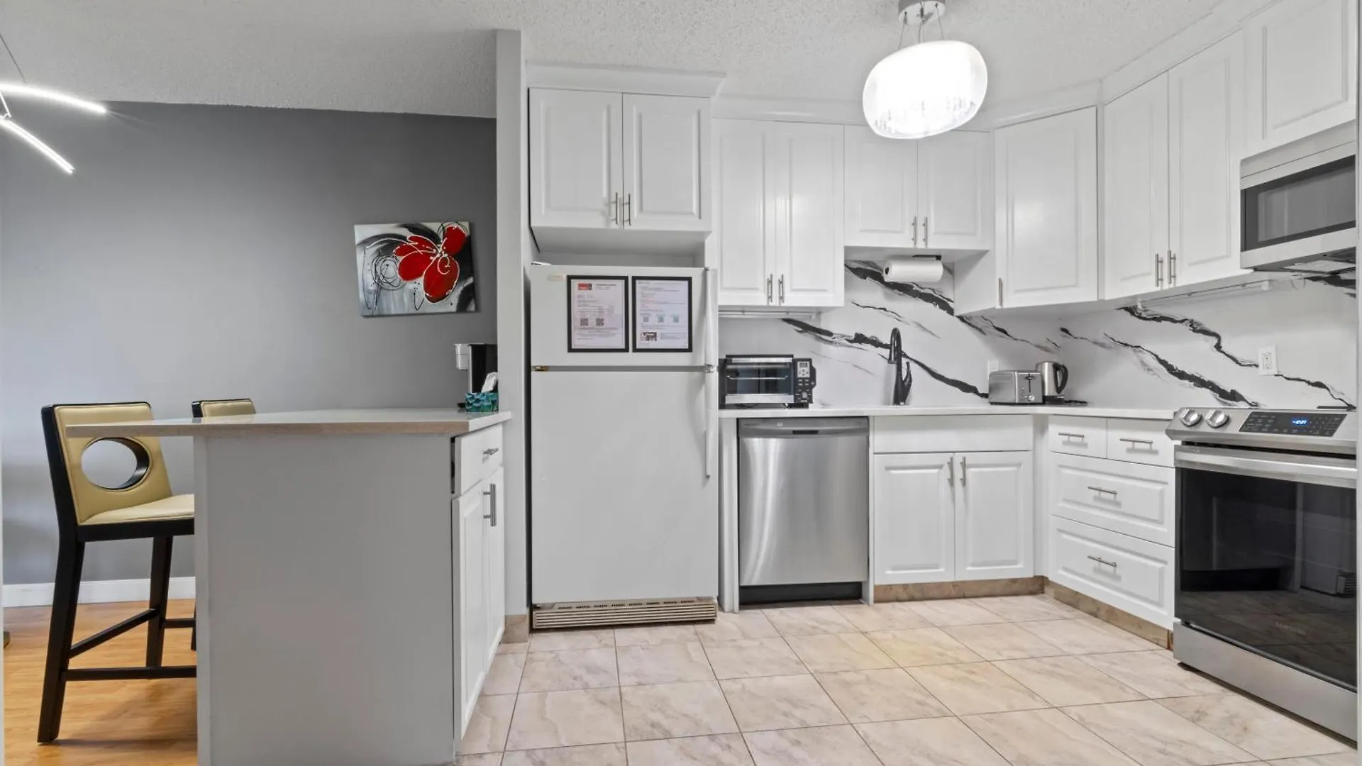 Apartament Modern 2 Bedroom Next To Stampede, 17Th W Parking Calgary Kanada