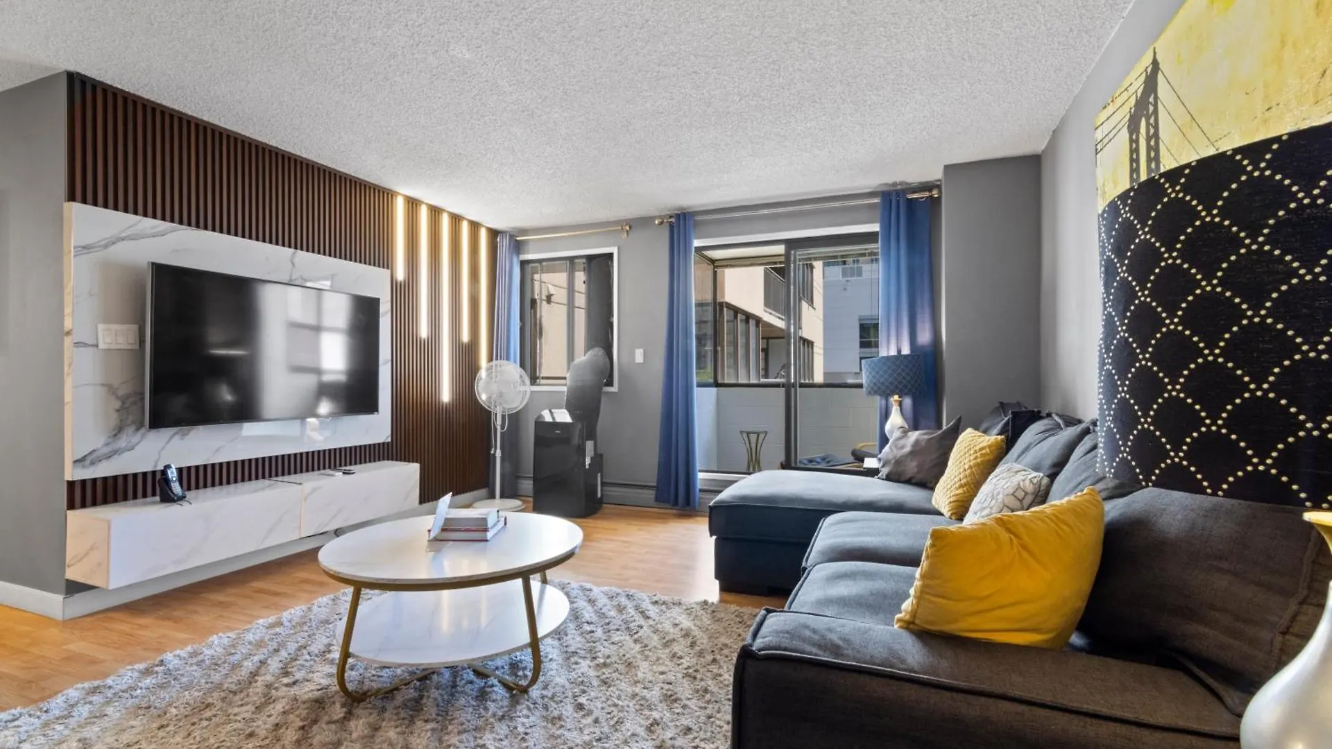 Modern 2 Bedroom Next To Stampede, 17Th W Parking Calgary
